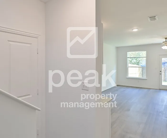 302 Byron St — Photo 17