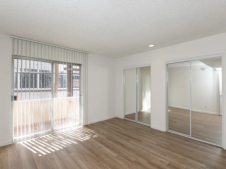 Brentwood Crown Towers — Photo 14