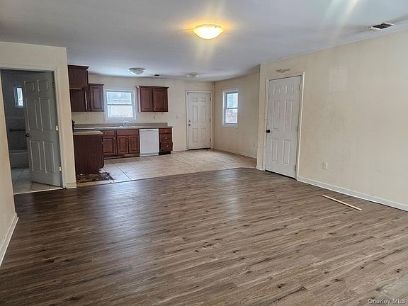 3rd image of 556 Taylor Avenue
