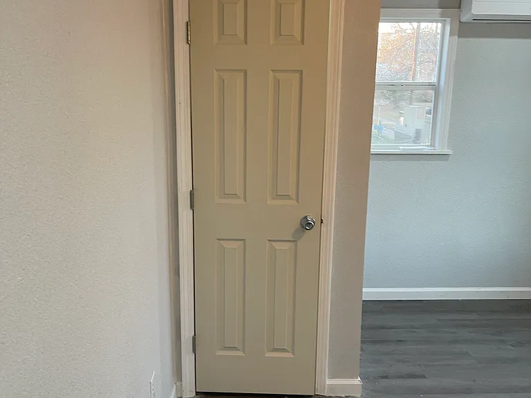 1409 E Wall St — Photo 13