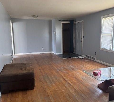 3rd image of 5216 Marsh Ave
