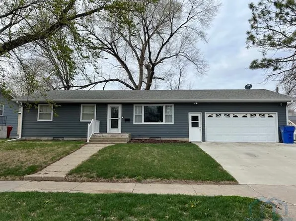117 W Clark St, Vermillion, SD 57069