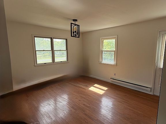 3rd image of 84 Seabreeze Rd #1