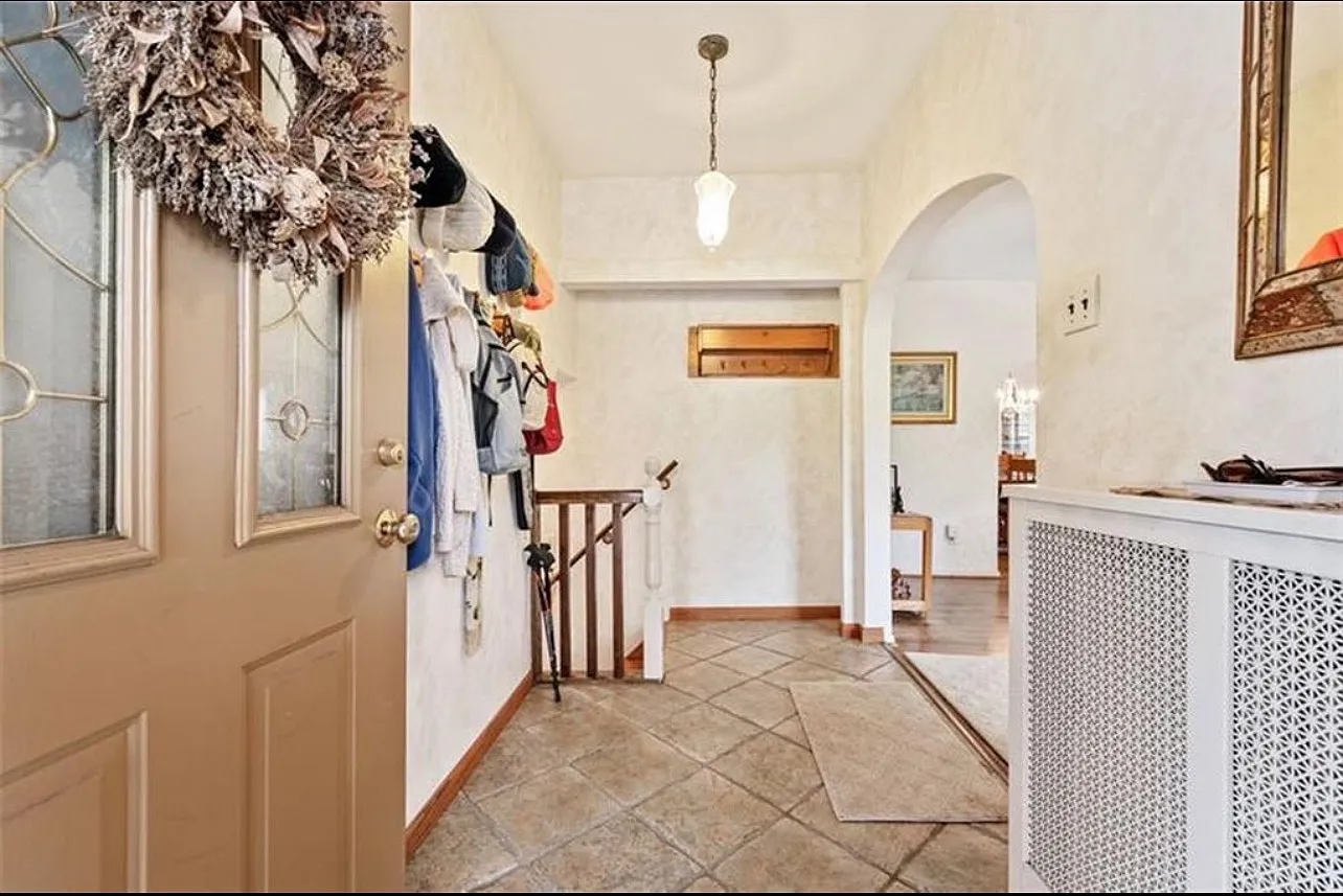 3 bed, 3000 sqft, $2,550 — Photo 3