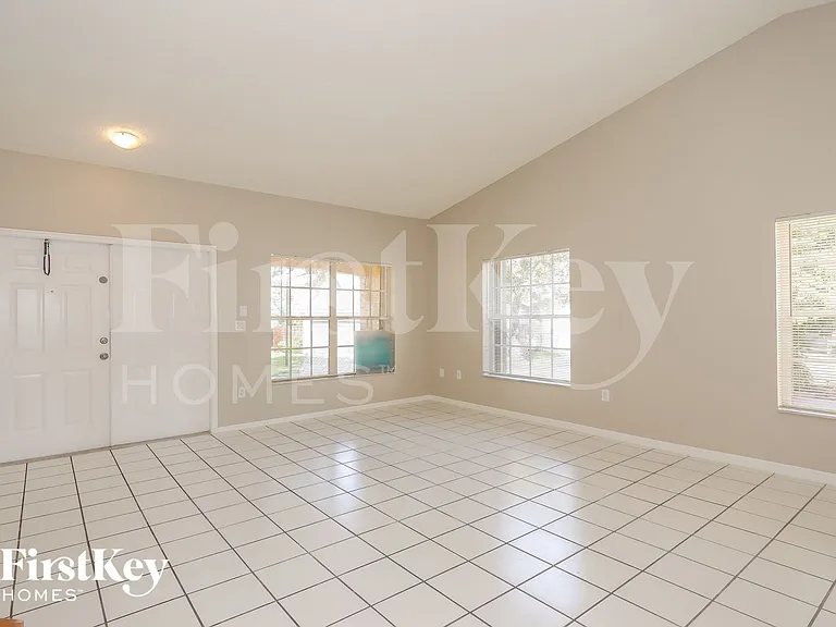 12324 SW 143rd Ln — Photo 3