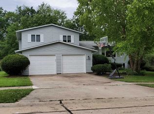609 Craig Dr, Mahomet, IL 61853