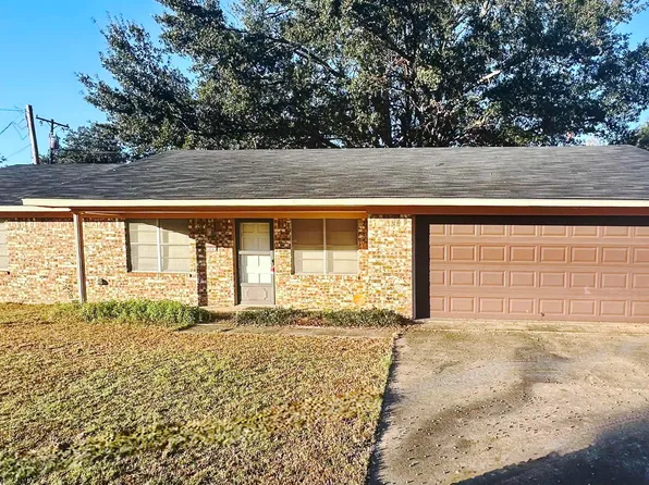 1045 Chevy Chase St, Gladewater, TX 75647