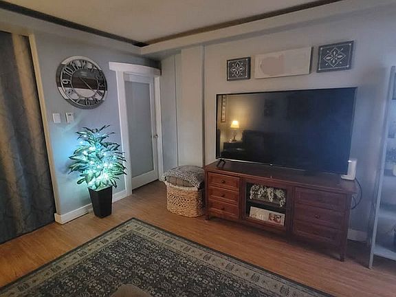 2nd image of 323 Putnam St #1