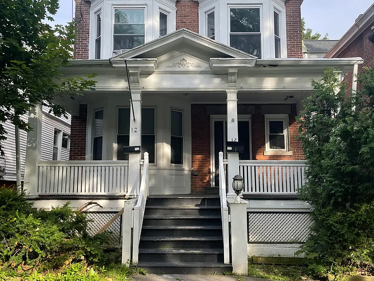 12 S Lake Ave #B2 — Photo 1
