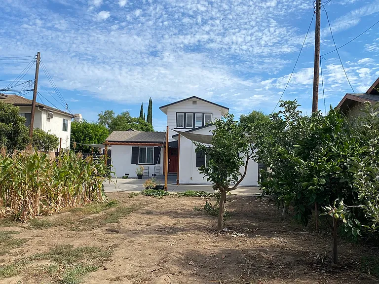 220 E Hellman Ave — Photo 2