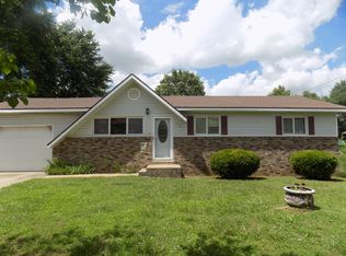 128 Circle Dr, Monett, MO 65708
