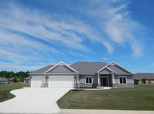 1541 Shadow Run Trl, Bluffton, IN 46714