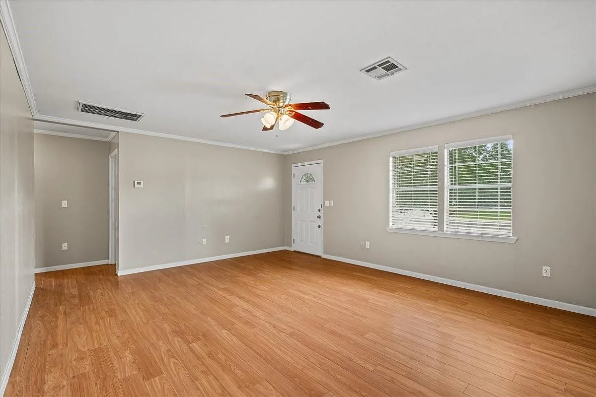 2 bed, 1.0 bath, 800 sqft, $1,200 — Photo 3