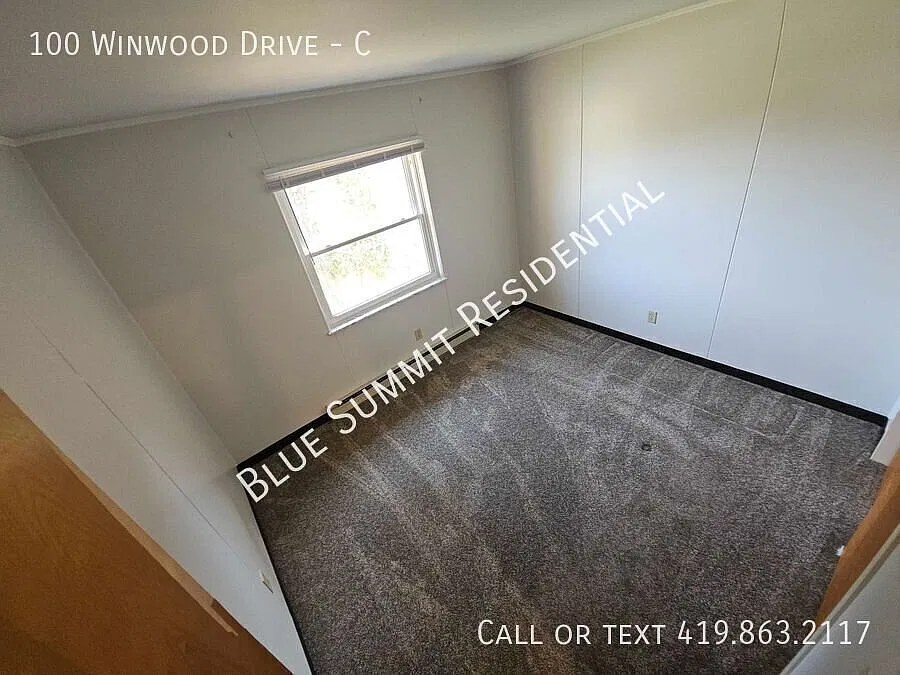 Comfortable 2 Bed, 1 Bath in 55+ Community — Photo 2