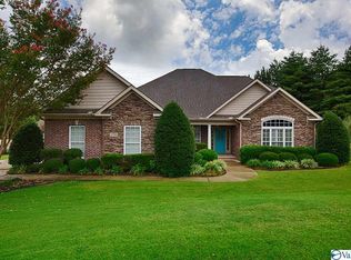 2700 Persimmon Pl SE, Hampton Cove, AL 35763