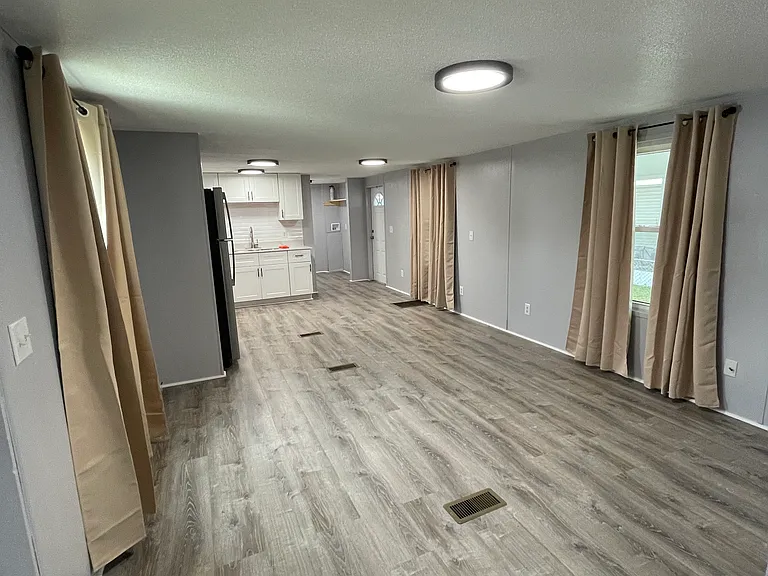740 N Grady Ave — Photo 5