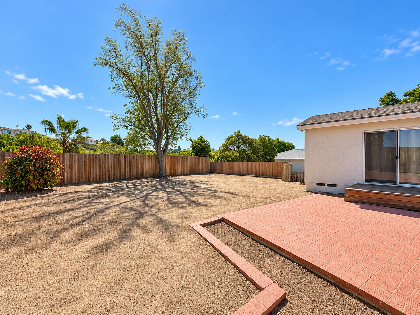 5 Bed 3 Bath Home Close to Campus!! Massive Back Yard! — Photo 4