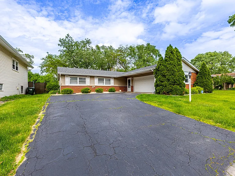 2722 Larkspur Ln — Photo 2