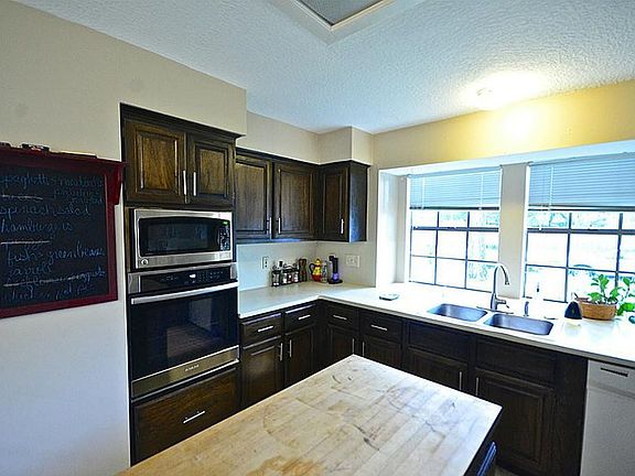 4th image of 15107 Woodhorn Dr