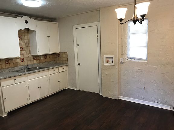 5th image of 4412 Lubbock Ave