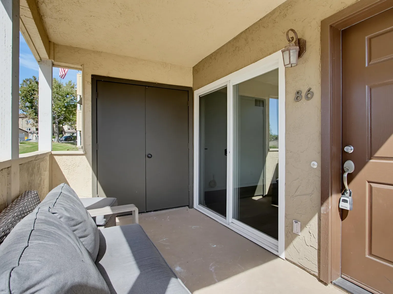 2 bed, 900 sqft, $3,100 — Photo 3