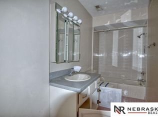 1605 N 123rd St, Omaha, NE 68154