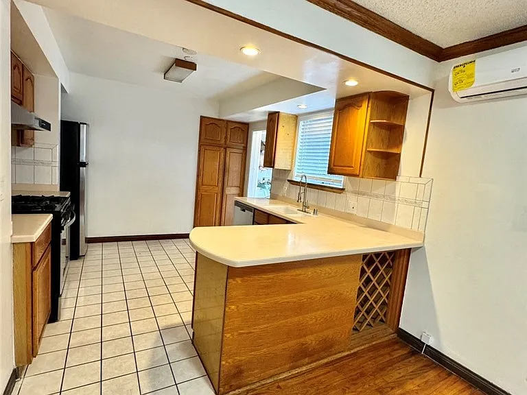 141 W Fairview Ave — Photo 9