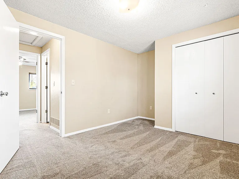 1405 S Sierra Dr — Photo 17