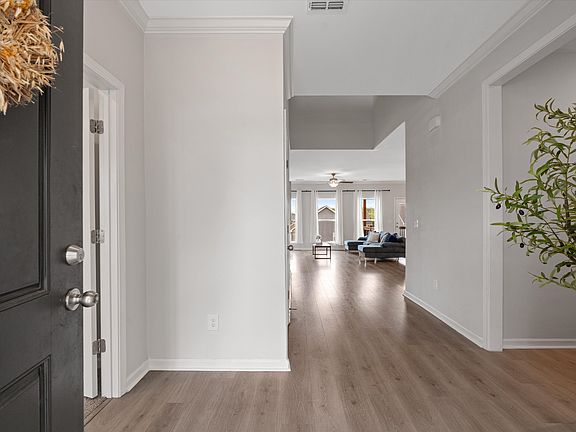 2nd image of 616 Castle Rd
