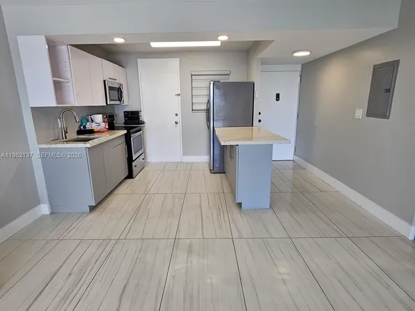 15600 NW 7th Ave APT 703, Miami, FL 33169