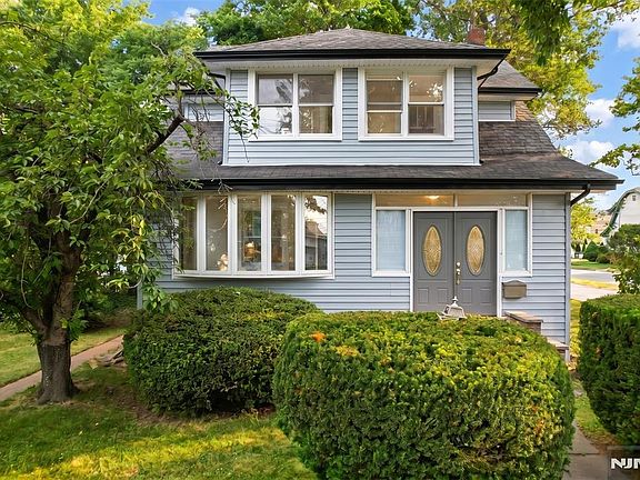 5th image of 933 Maple Avenue
