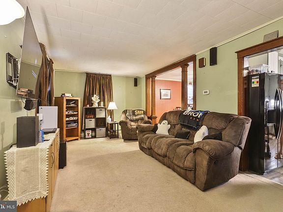 4th image of 303 Walnut St