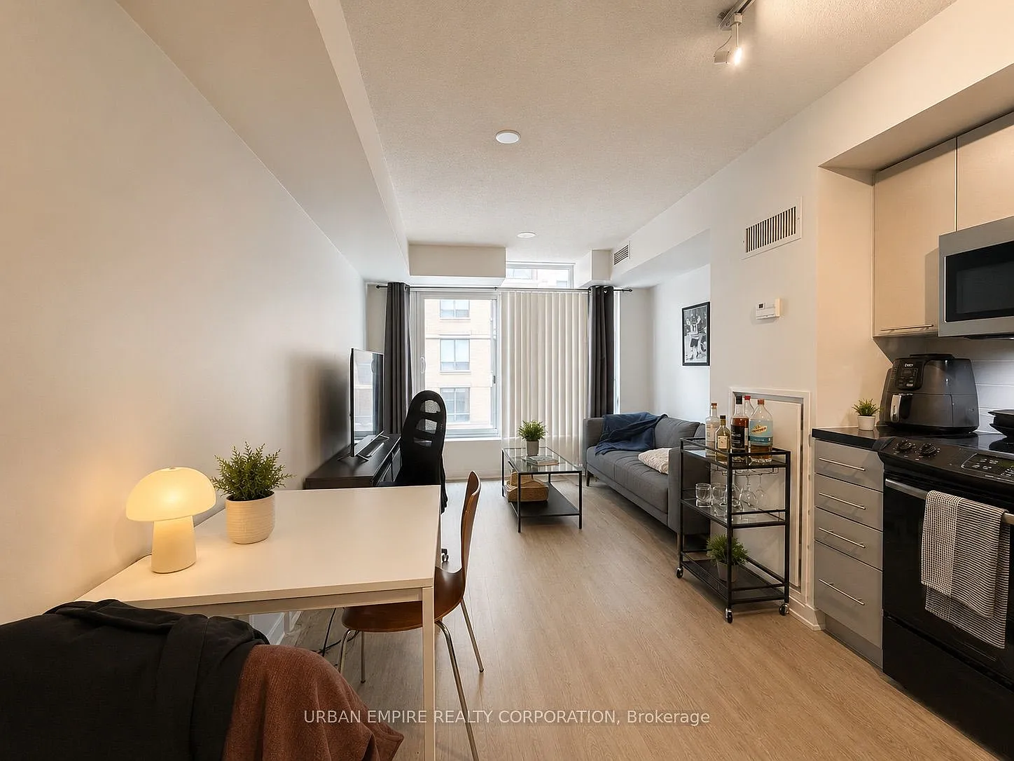 1 bed, $2,100 — Photo 4