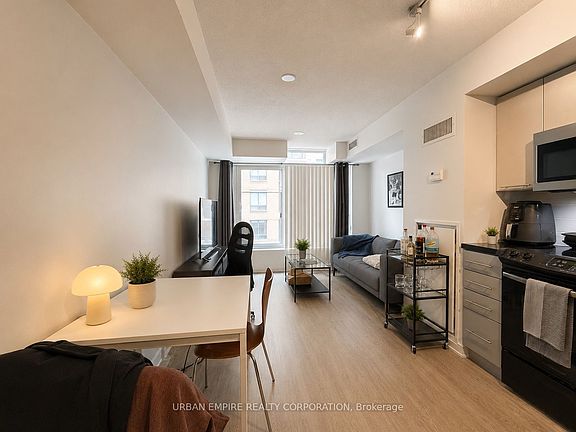4th image of 126 Simcoe St #408