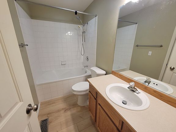 5th image of 11900 Town Park Cir
