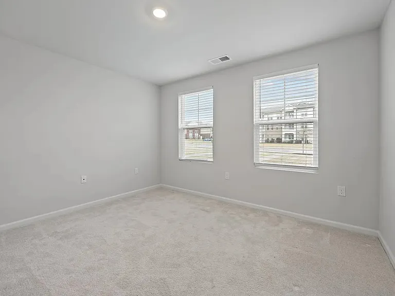 2427 Kasota Ln — Photo 17