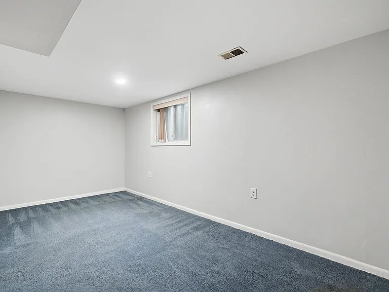 9018 Jersey Dr — Photo 20