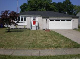 4176 Robin Ln, Hamburg, NY 14075