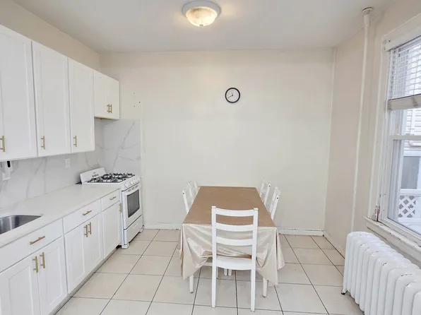 164 Bayview Avenue image 8 of 26