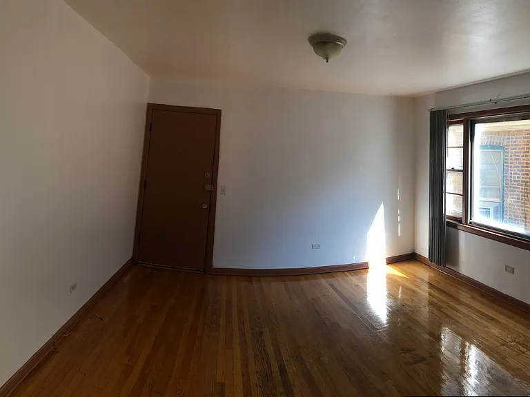 4340 N Francisco Ave #E2 — Photo 1