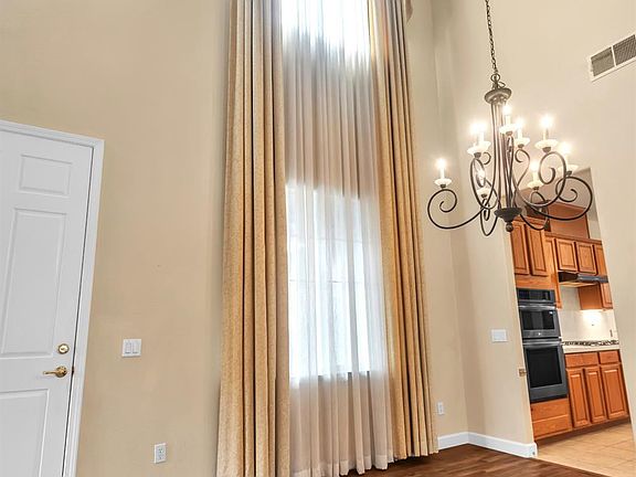 4th image of 10085 Castle Oaks Ct