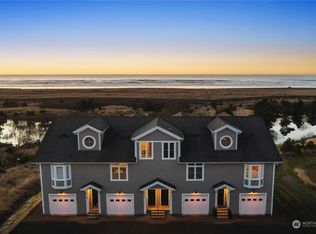 316 7th St SW #3, Long Beach, WA 98631