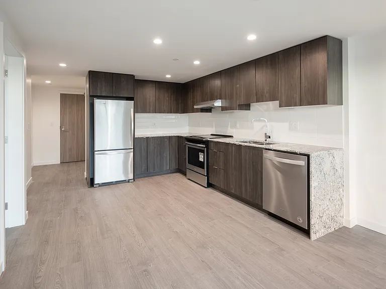 1060 Churchill Cres — Photo 18