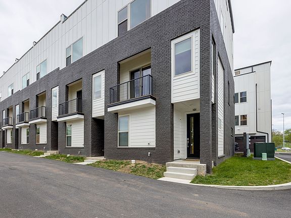 2nd image of 2719 Alameda St #102