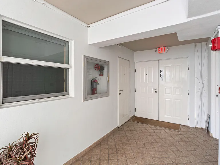 121 Golden Isles Dr #Penthouse 1 — Photo 13