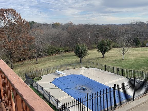 3rd image of 419 Highland Heights Dr