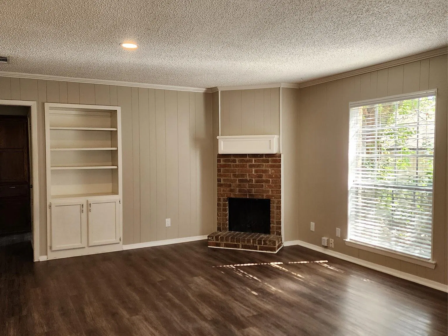2 bed, 1.0 bath, 1000 sqft, $1,595 — Photo 1