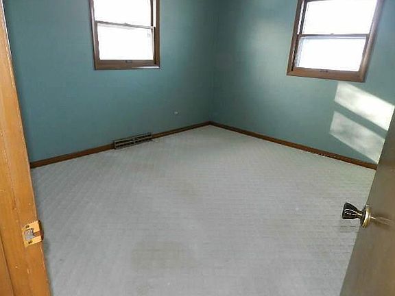 5th image of 2924 University Ave
