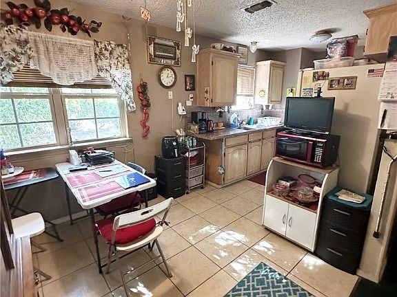3rd image of 2102 Robert E Lee Dr