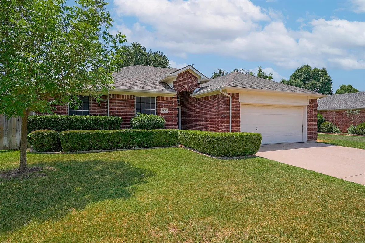 Building Photo - 1414 Park Palisades Dr